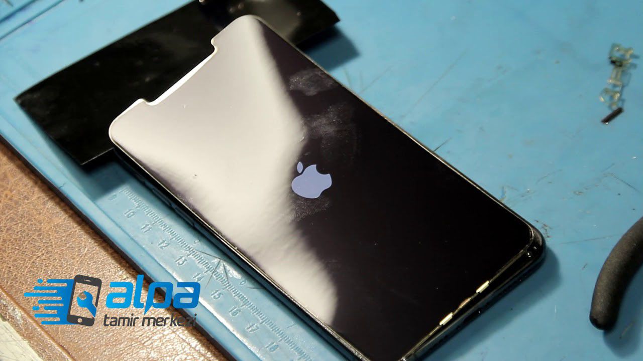 iPhone XS Max Ön Cam Değişimi 749 TL